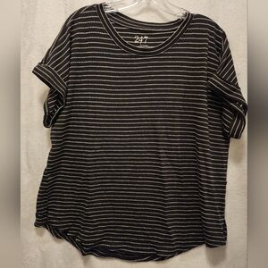24/7 by maurice • SHORT Sleeve TOP • Black w/ soft White Lines • Relaxed Large